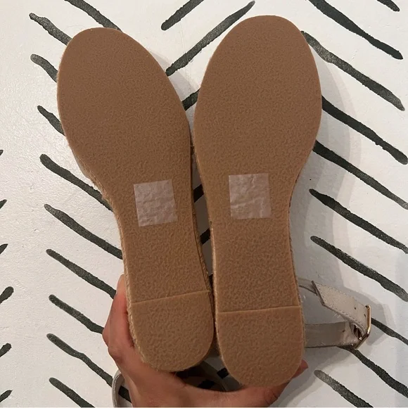 [Kenneth Cole] Nude Pumps - Picture 2 of 10